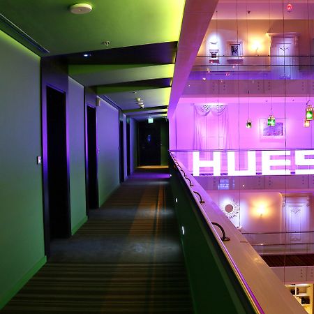 Hues Boutique Hotel Дубай Экстерьер фото