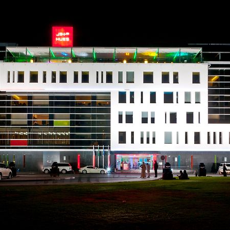 Hues Boutique Hotel Дубай Экстерьер фото