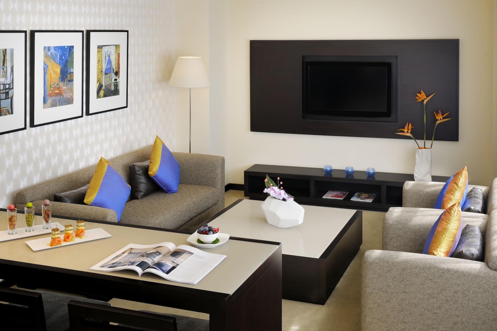 Hues Boutique Hotel Дубай Экстерьер фото