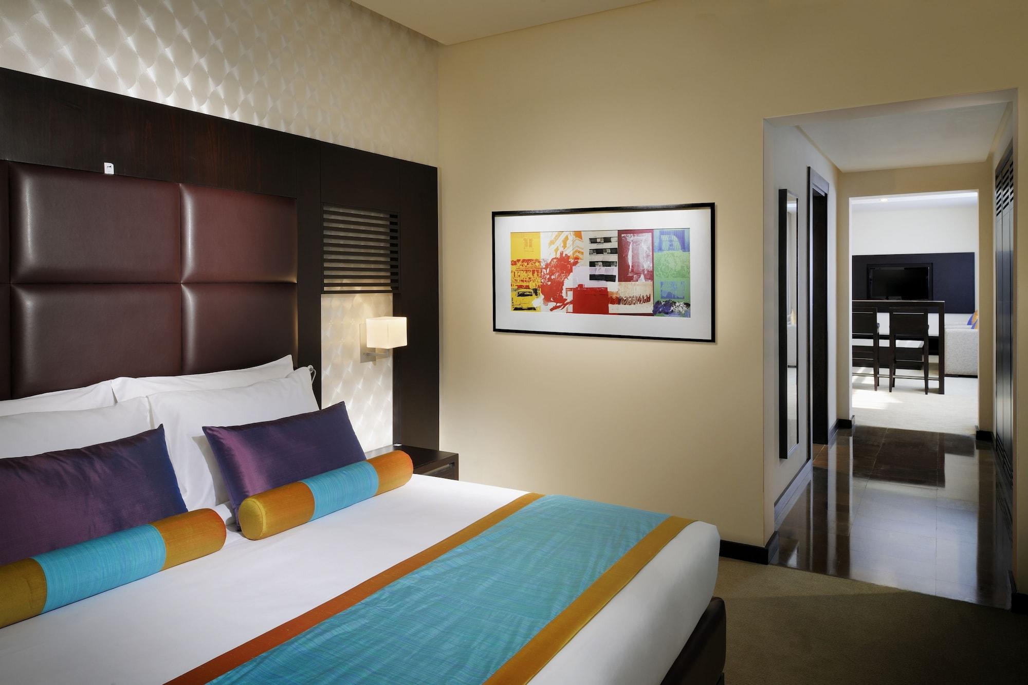 Hues Boutique Hotel Дубай Экстерьер фото