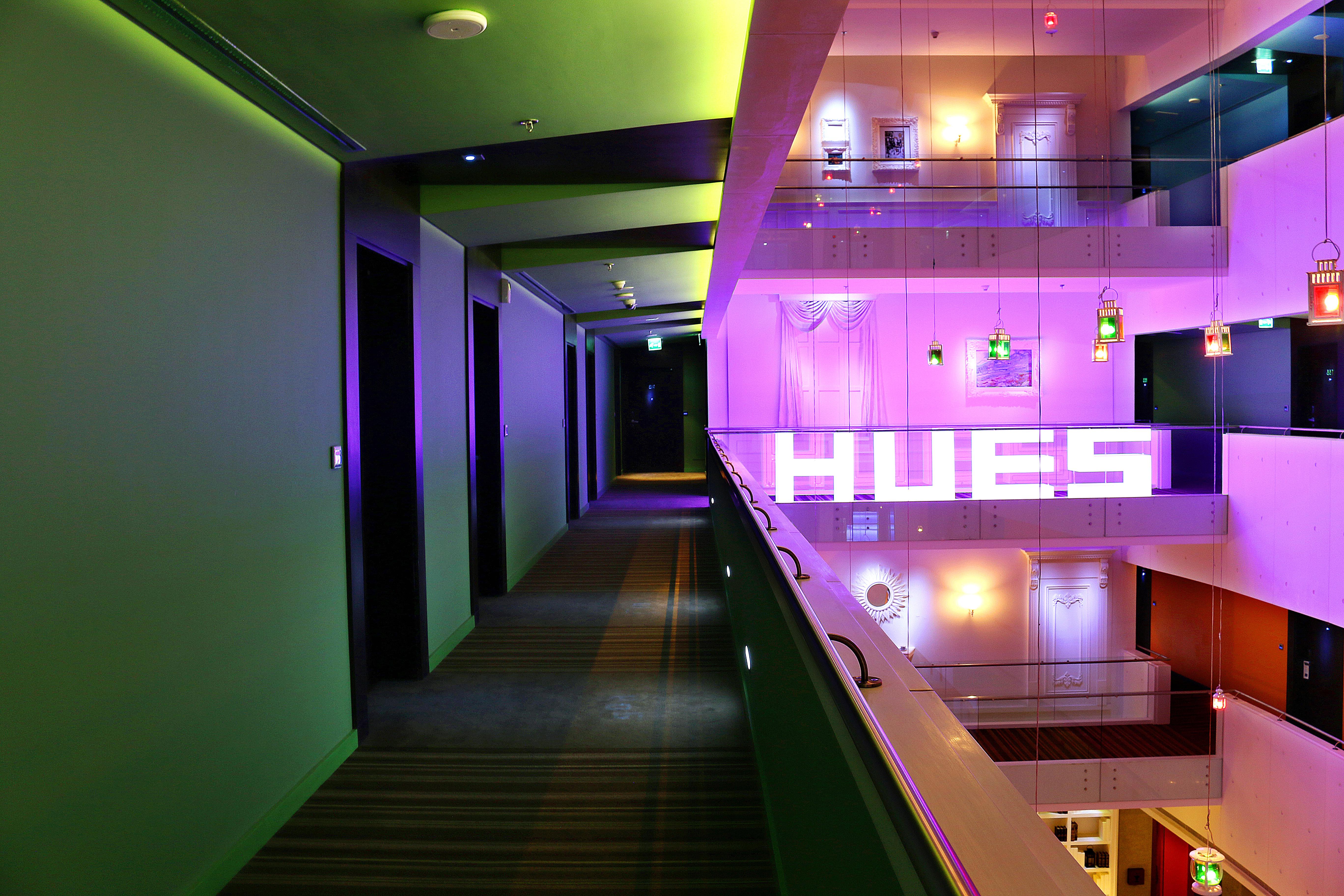 Hues Boutique Hotel Дубай Экстерьер фото