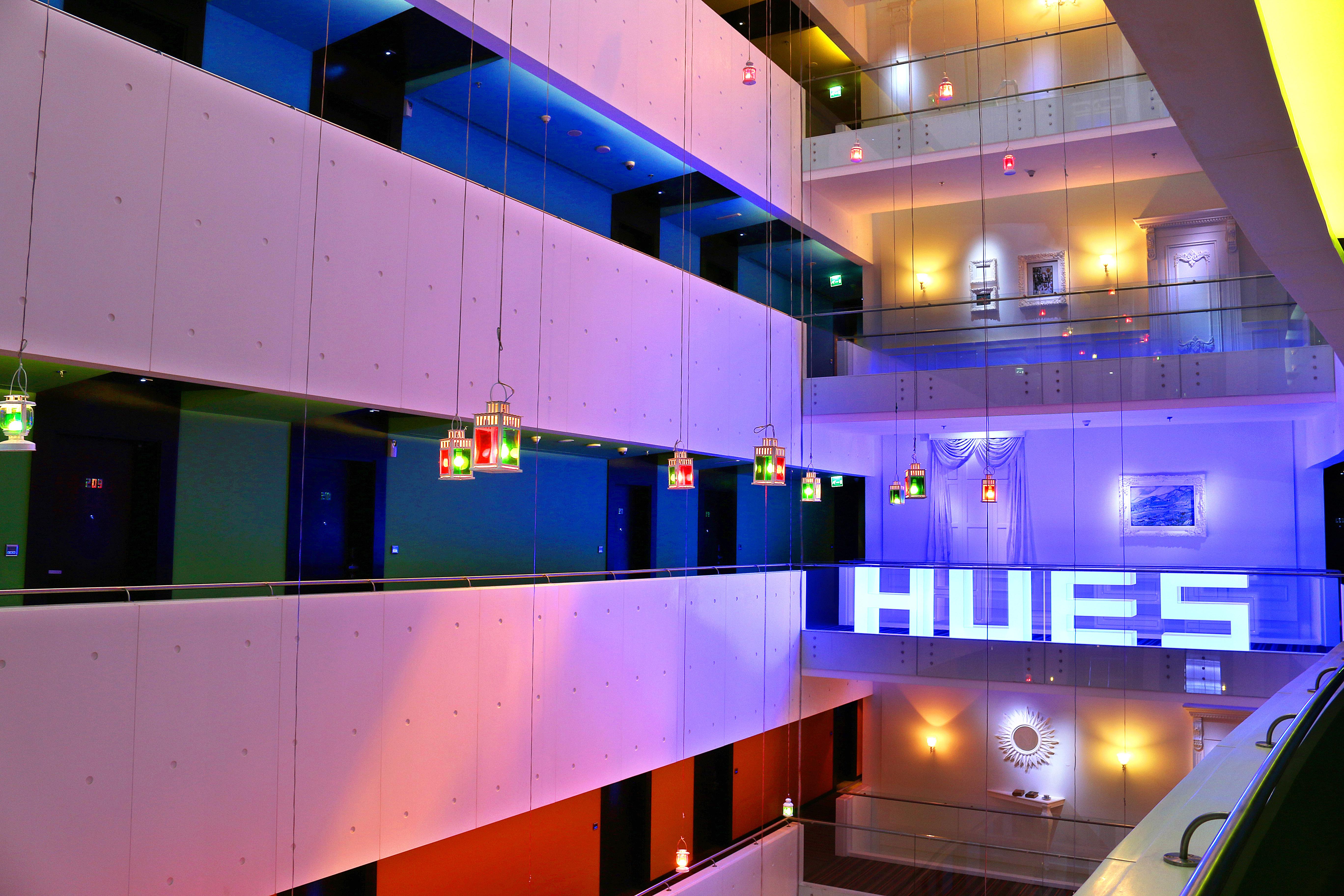 Hues Boutique Hotel Дубай Экстерьер фото