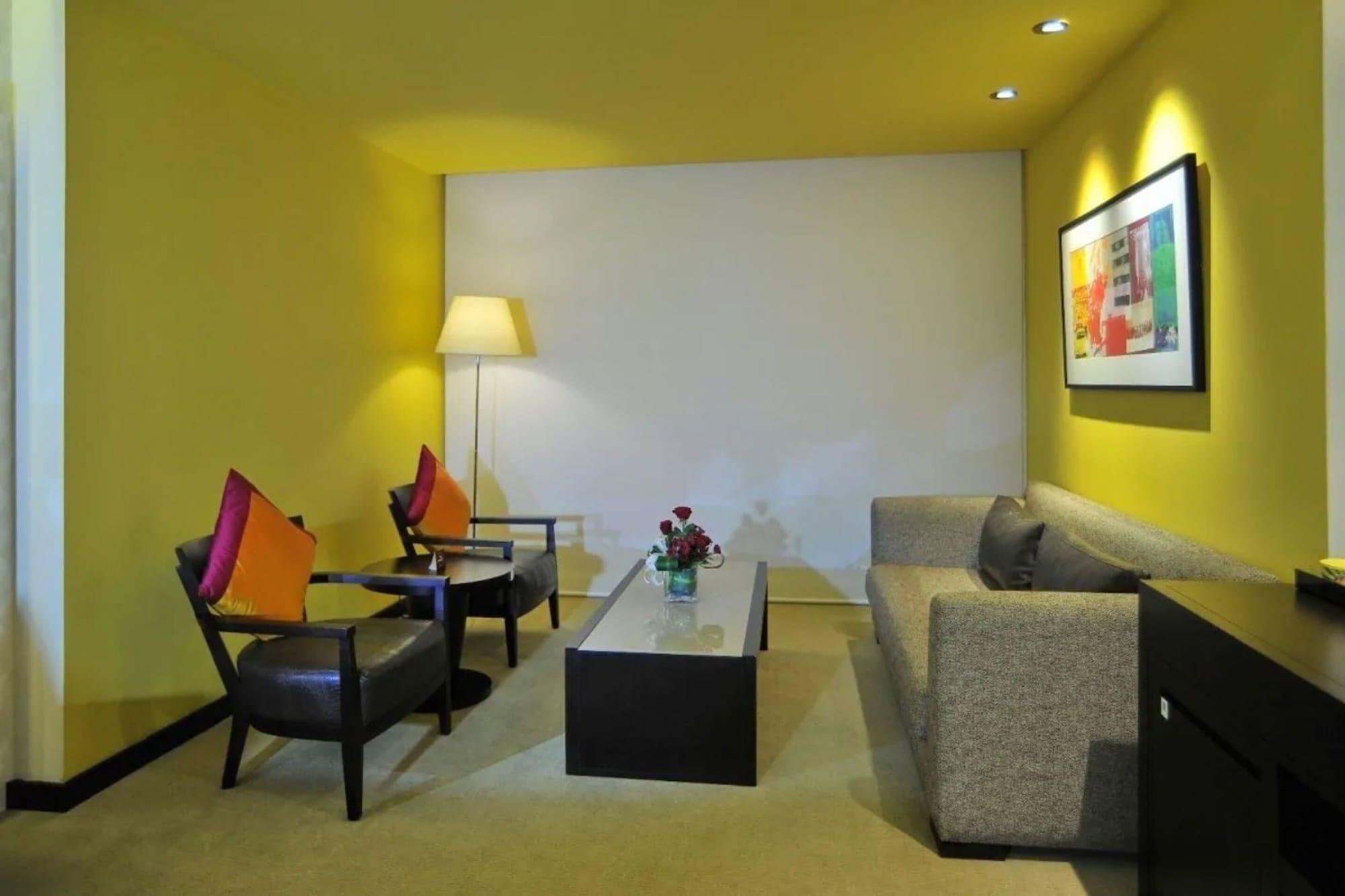 Hues Boutique Hotel Дубай Экстерьер фото