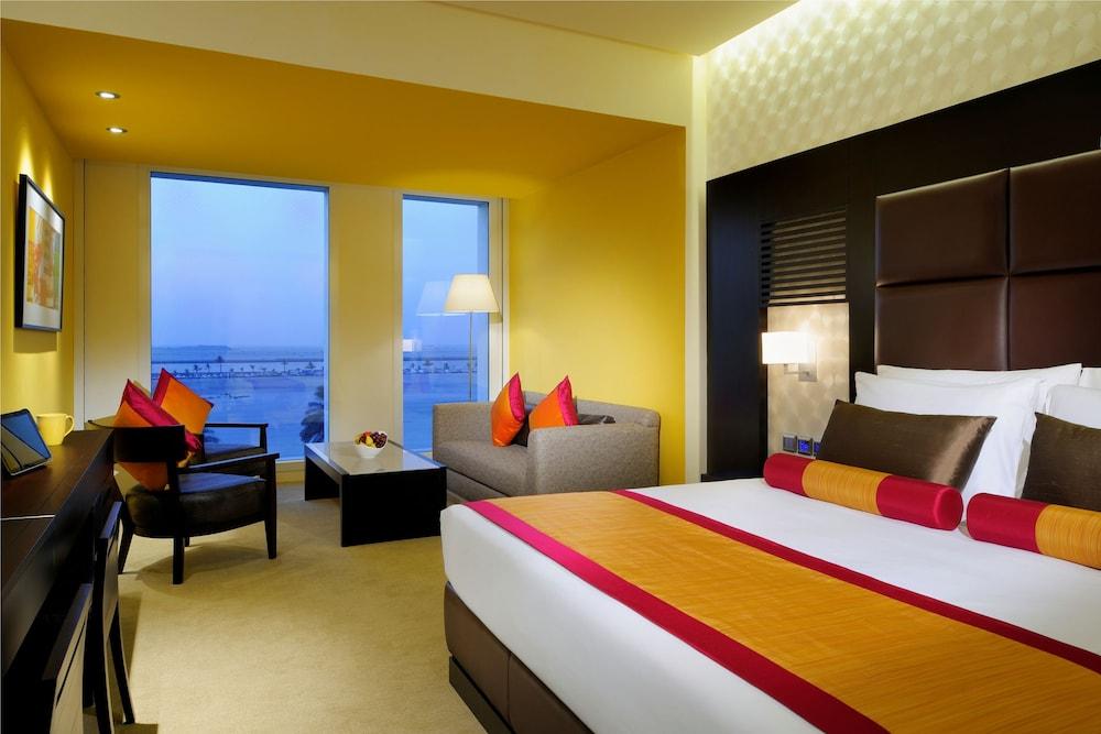 Hues Boutique Hotel Дубай Экстерьер фото
