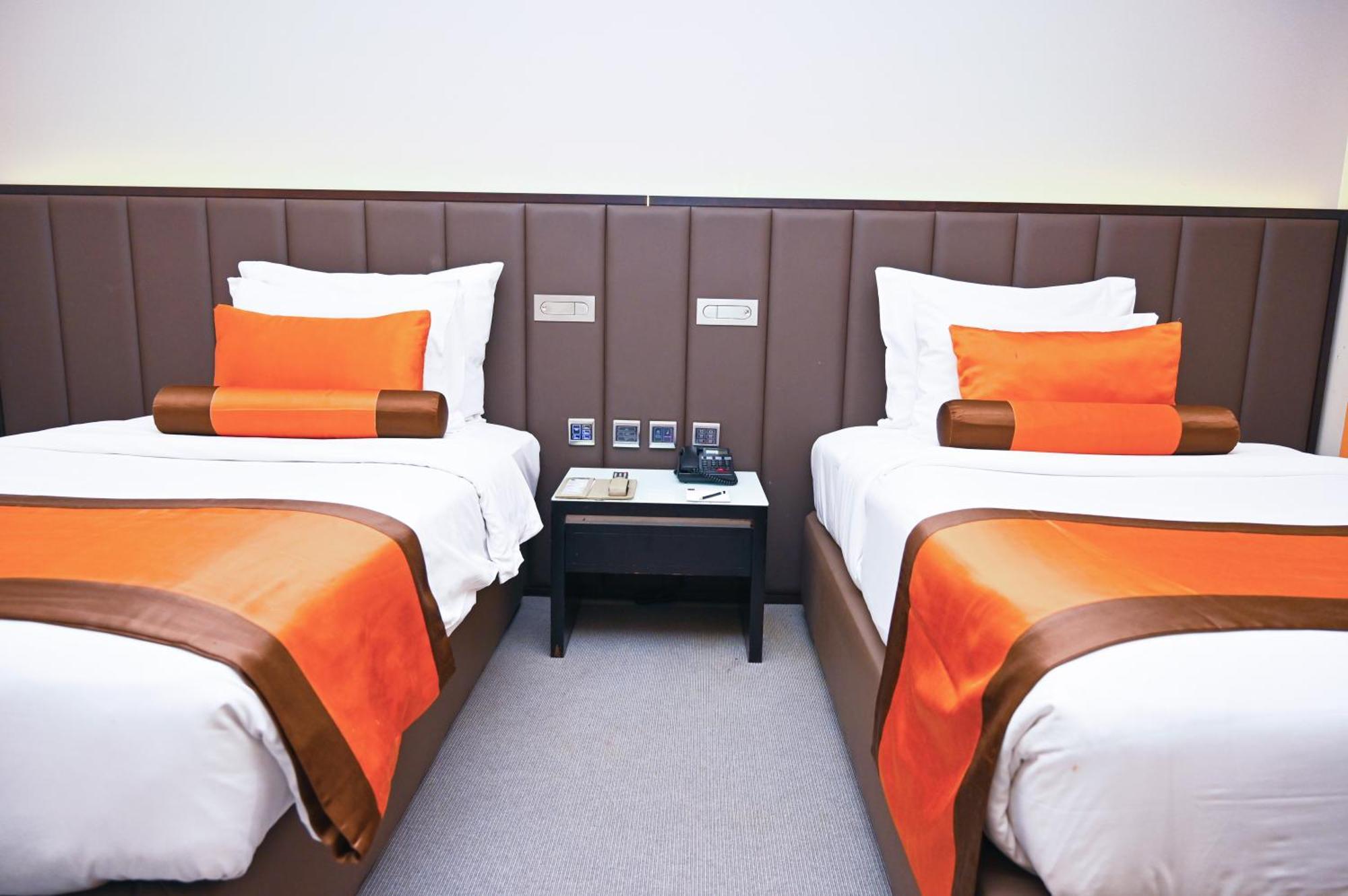 Hues Boutique Hotel Дубай Экстерьер фото