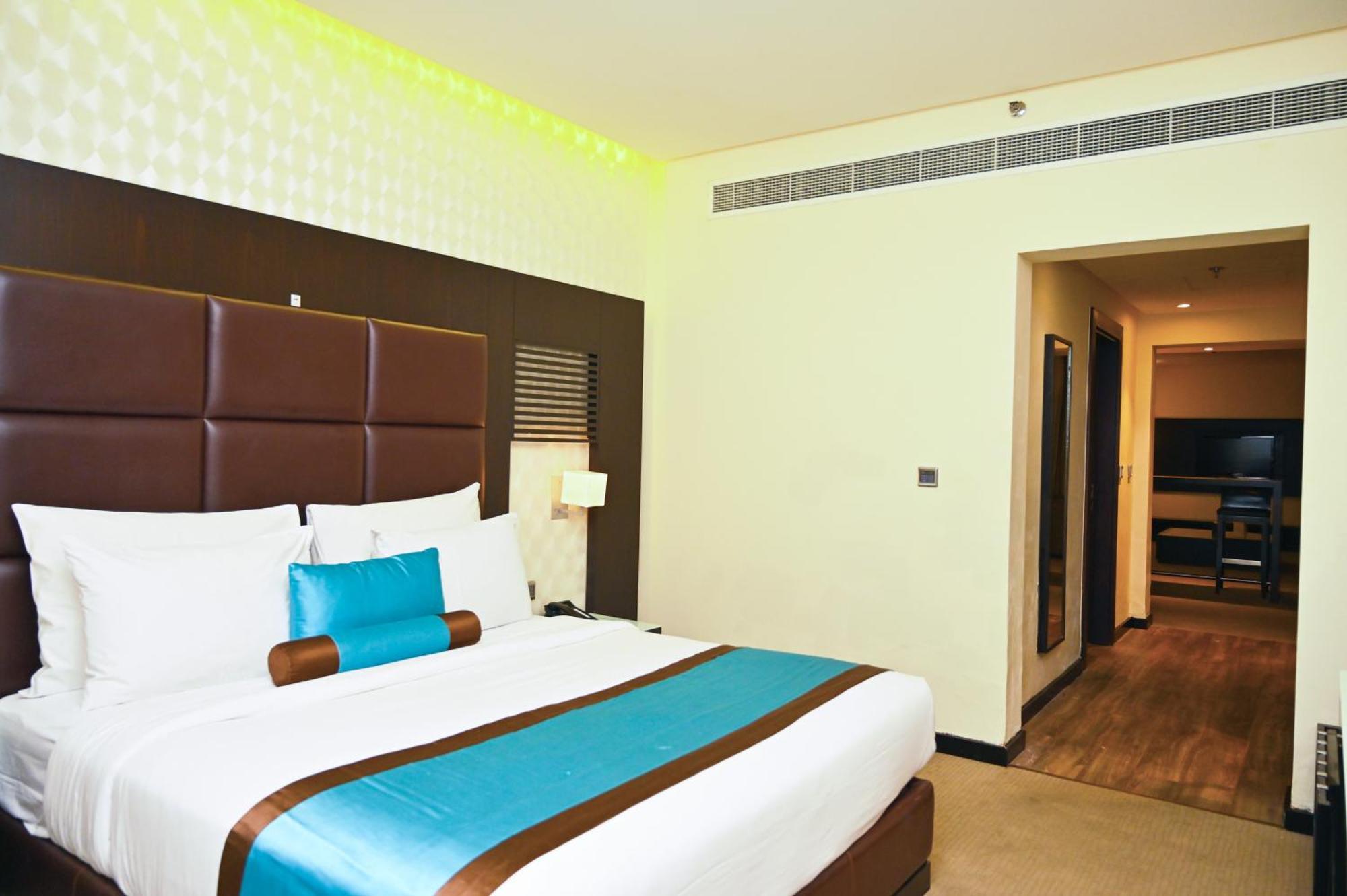 Hues Boutique Hotel Дубай Экстерьер фото