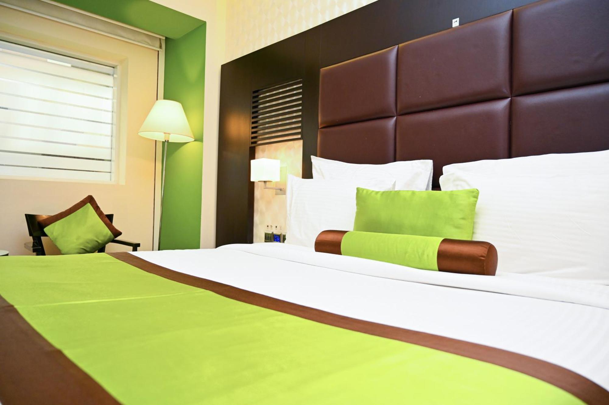 Hues Boutique Hotel Дубай Экстерьер фото