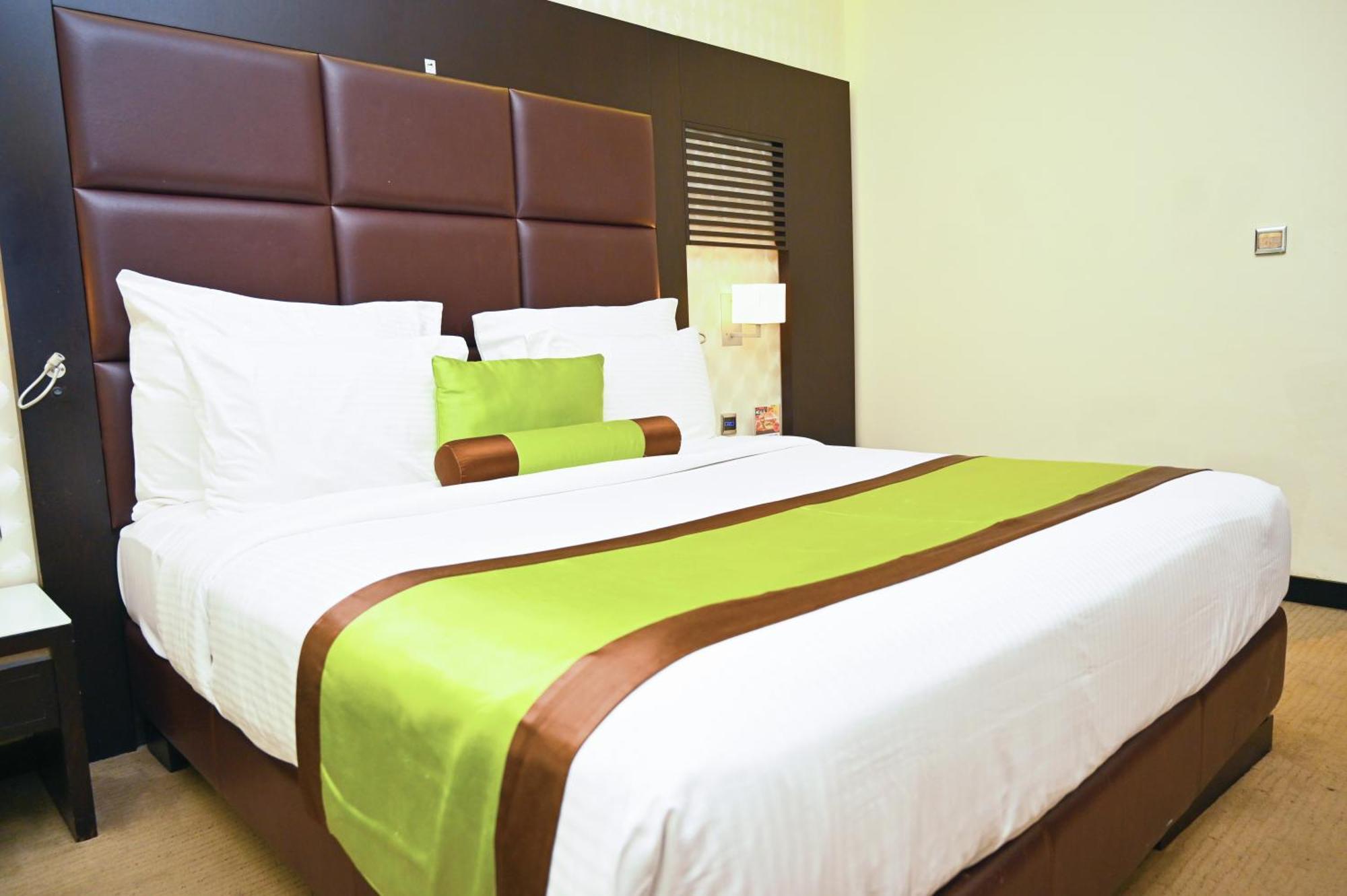 Hues Boutique Hotel Дубай Экстерьер фото