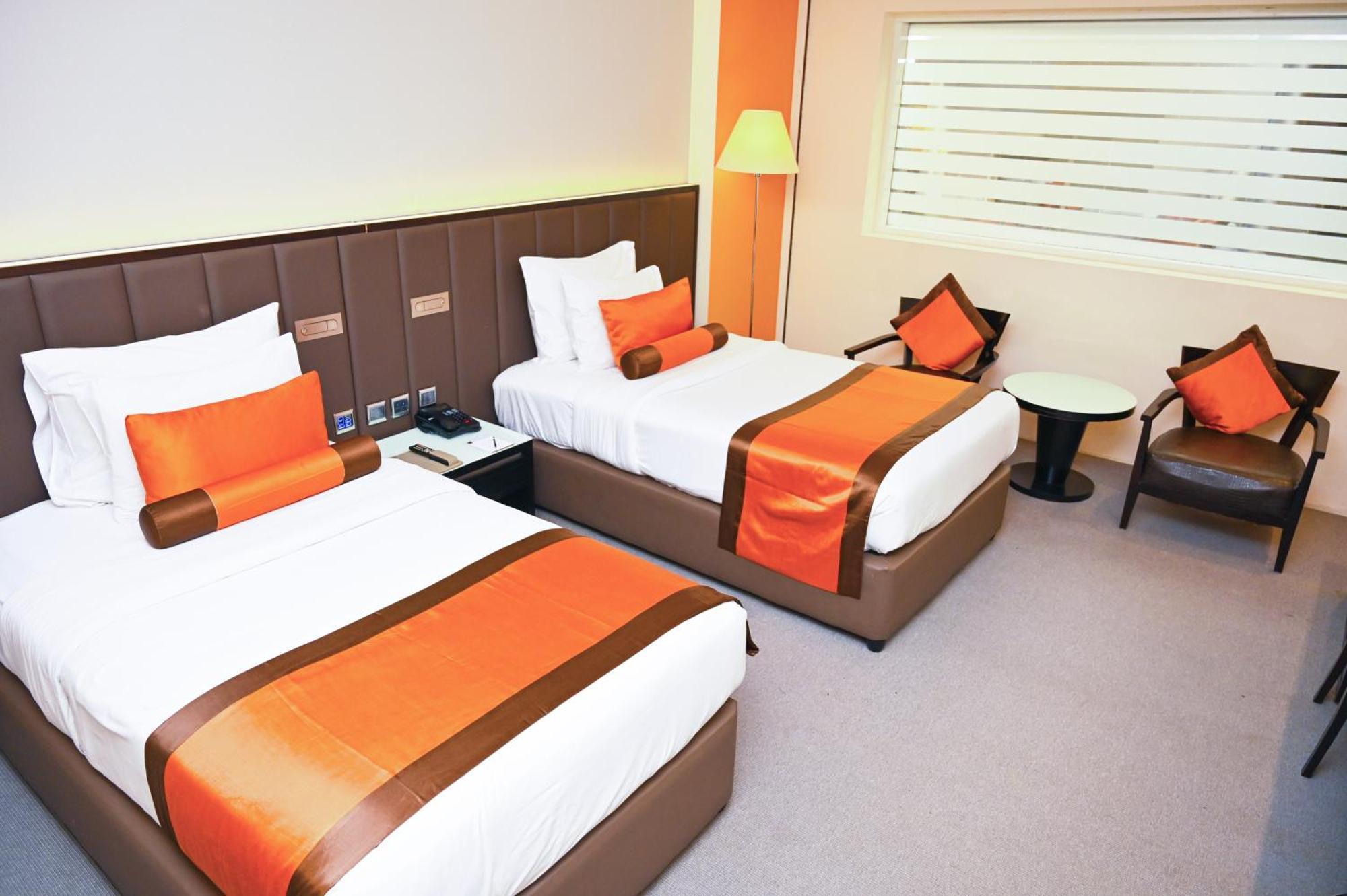 Hues Boutique Hotel Дубай Экстерьер фото