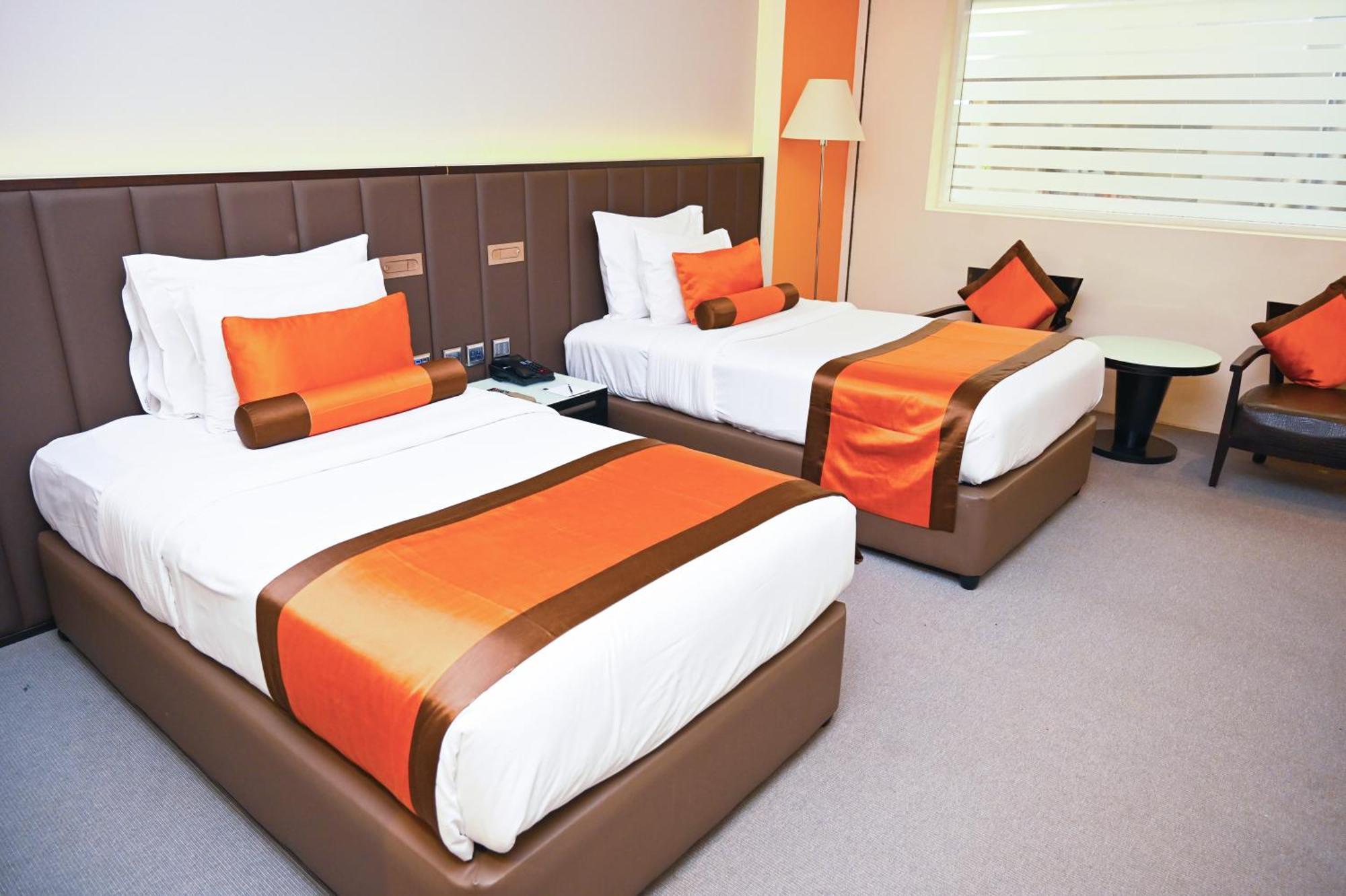 Hues Boutique Hotel Дубай Экстерьер фото